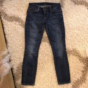 LUCKY BRAND. Lolita Capri. Size 24.